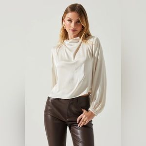 NWT ASTR THE LABEL Meilani Mockneck Top in Champagne